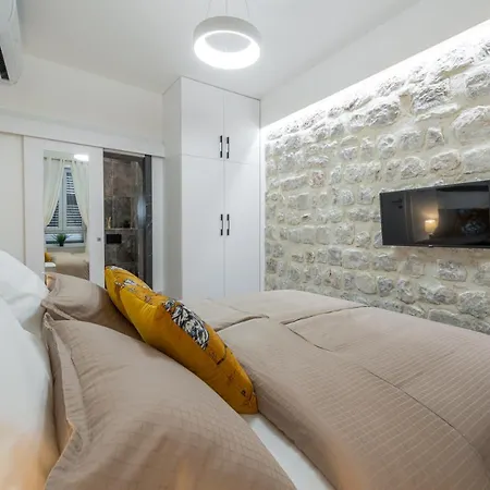 Apartment 16 Steps