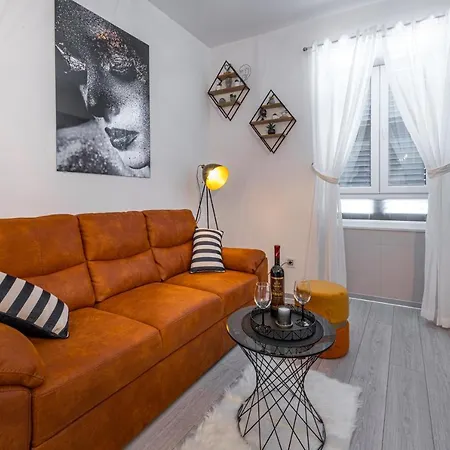16 Steps Apartment
