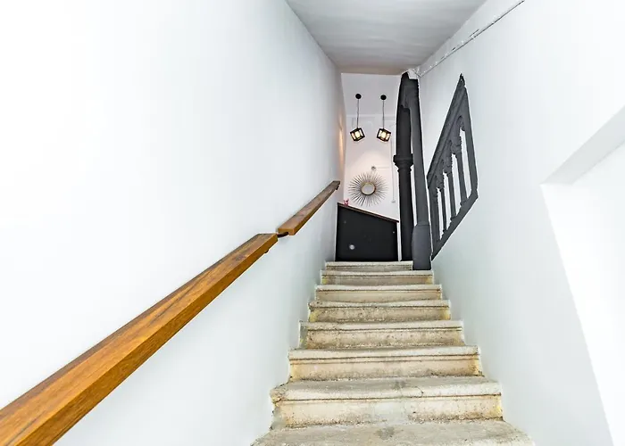 16 Steps Apartment *
